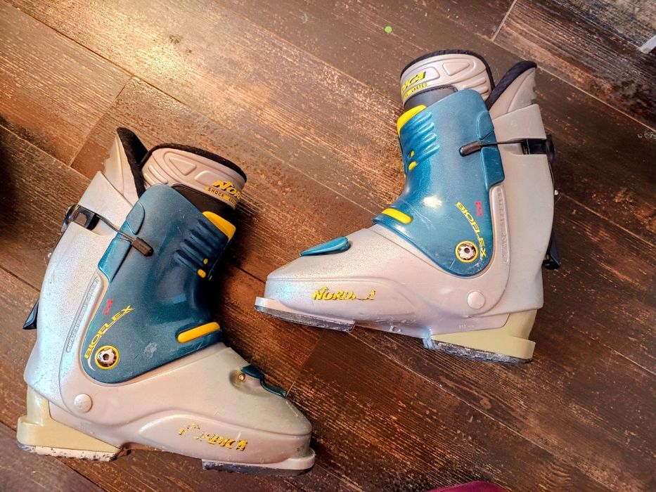 Clăpari schi Nordica Bioflex 75 mărimea 40 – stare bună