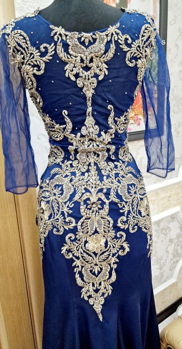Шикарное,вечернее платье