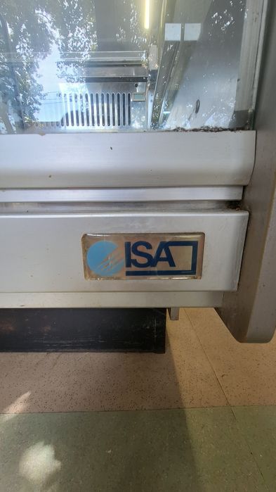 Сладкарска витрина