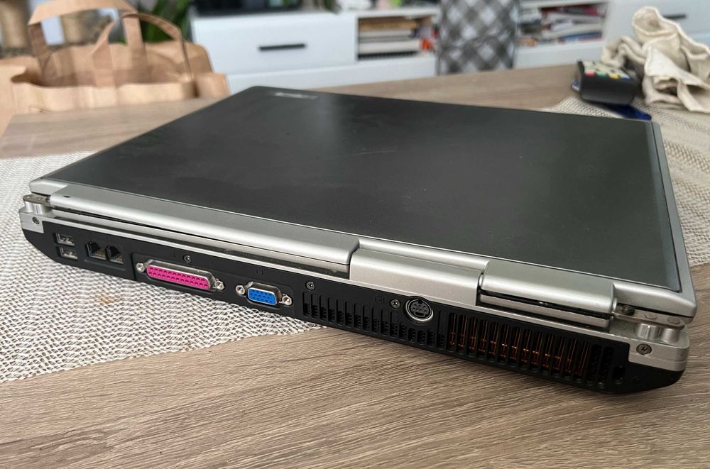 Laptop retro ASUS A2500S Pentium 4 Radeon 9600 pentru colecționari