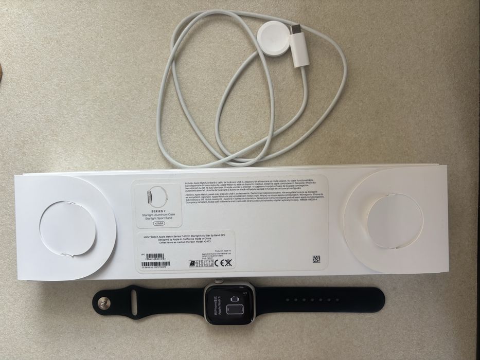 Apple Watch Series 7 GPS 41 mm Starlight cu cutie + încărcător