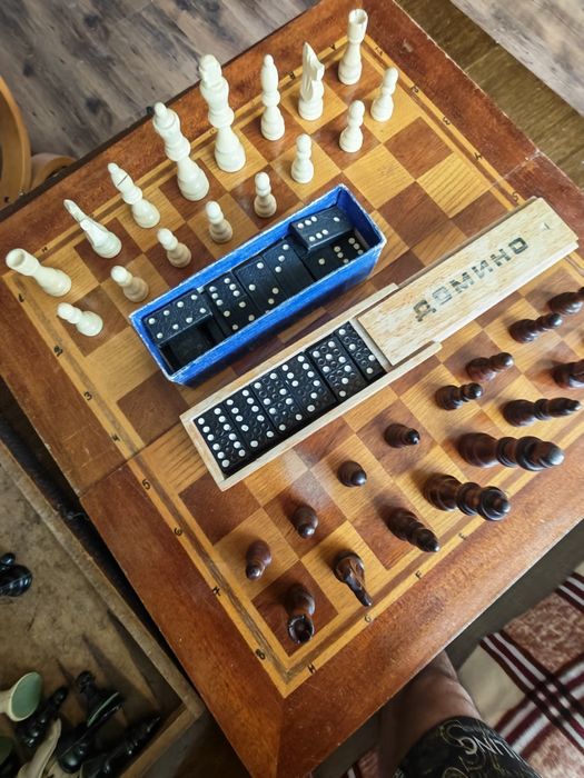 Голям и малък шах и домино