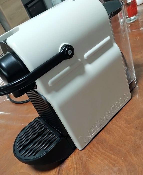 Кафе машина Неспресо Krups INISSIA бяла