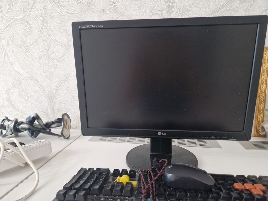 Продам монитор с