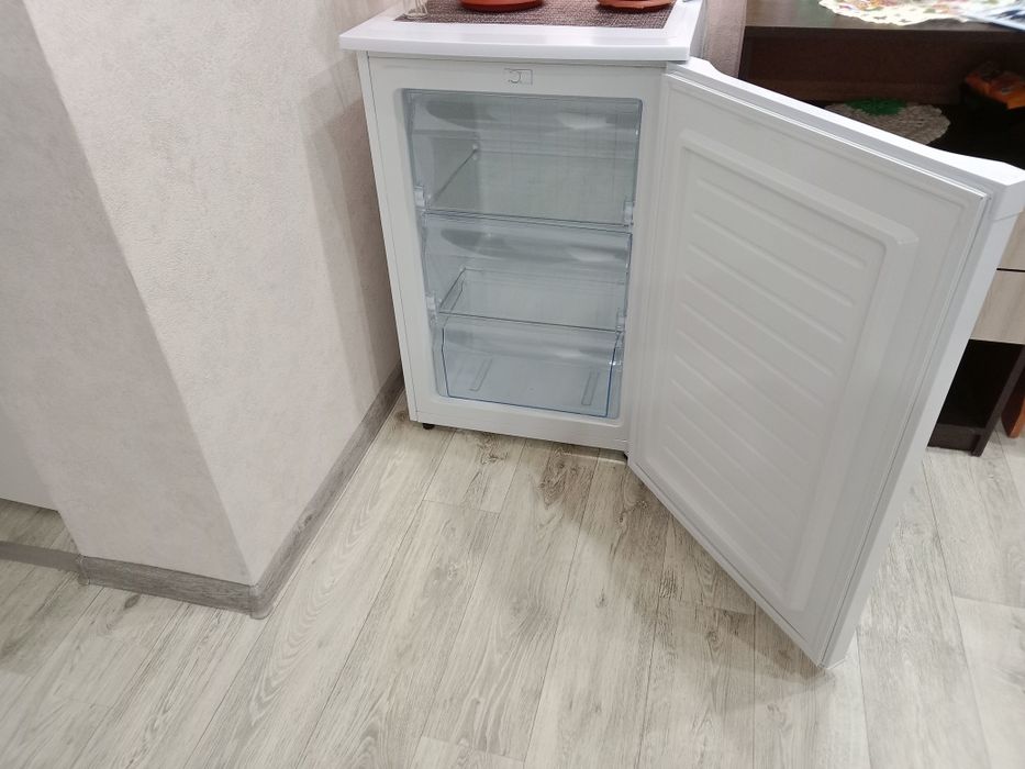 Продам морозильную камеру  180 литров