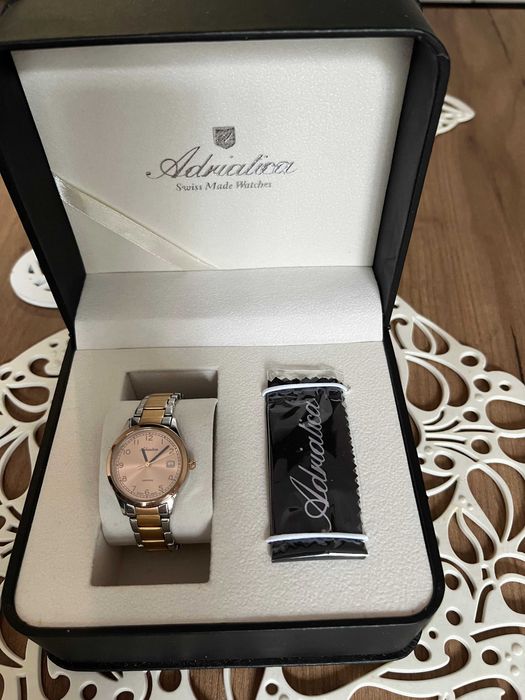 продавам дамски часовник adriatica 3167.585