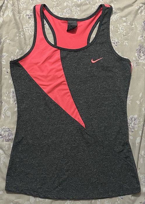 Новая Женская Майка Nike оригинал в отличном состоянии