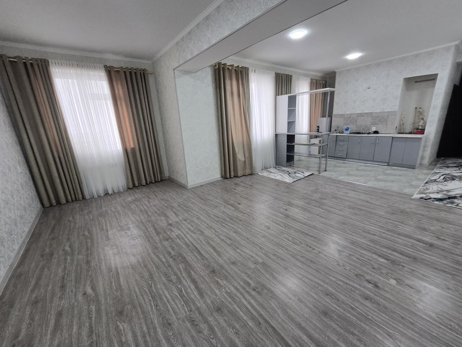 Fargona shaxar istiklol stadioni oldida us sotiladi