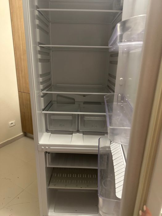 Холодильник Ariston