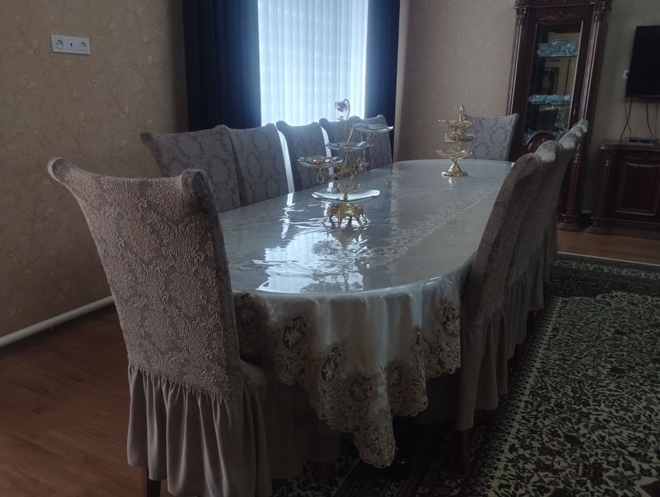 Срочно продам комплект стол и 12 шт стулья