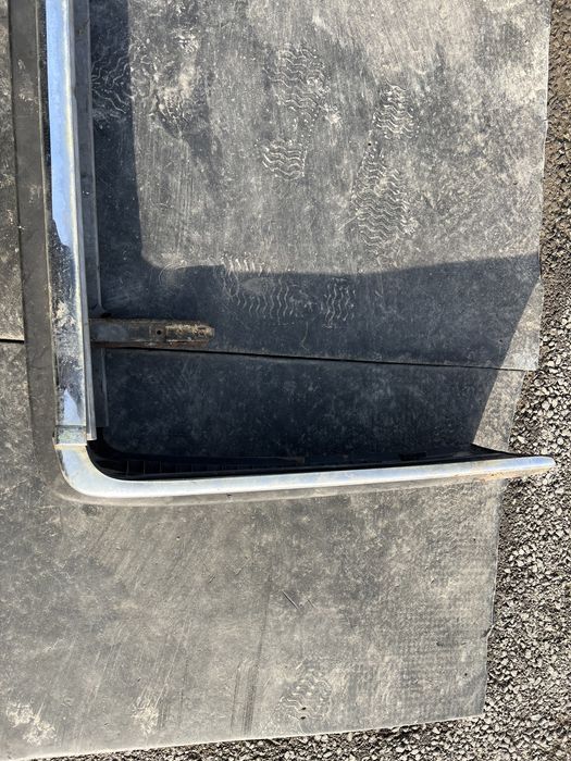 Продам на Ауди 100 2,3 с3 задний бампер