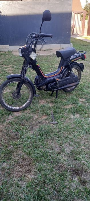 Vând motoretă cu pedale gareli,vând și remorcă pe o axă