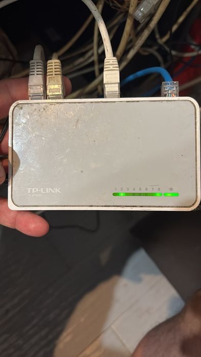 Vând sistem camere supraveghere Hikvision 6 perfect funcțional.