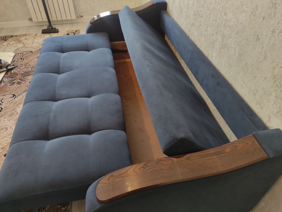 Диван раскладной в хорошем состоянии