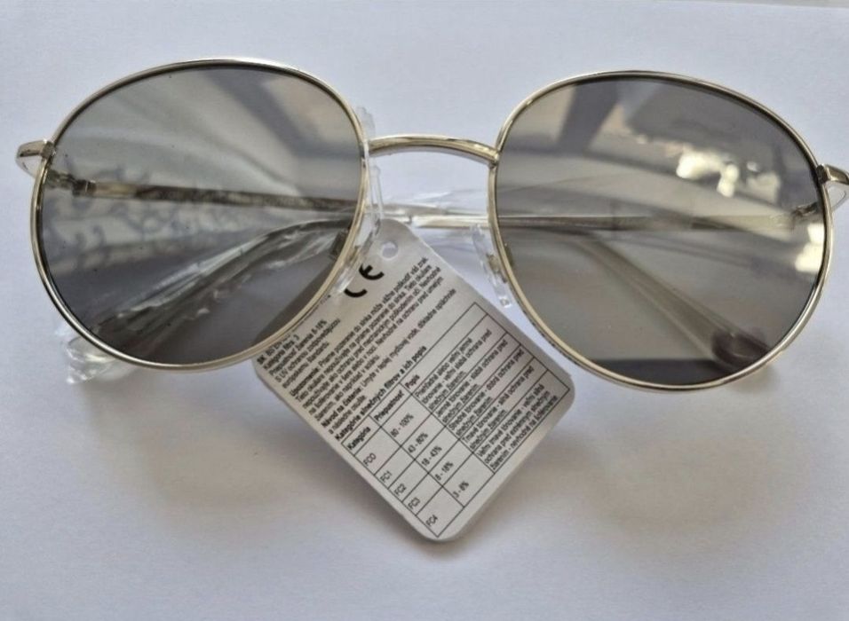 Ochelari de soare cu etui dreptunghiulari Avon