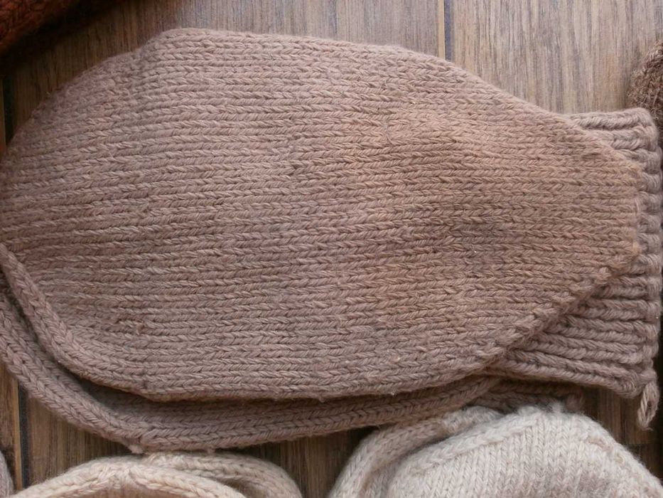 Мъжки Вълнени Чорапи №42-45 и Терлици №38-43 Ръчно Плетиво