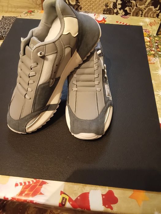 Продам мужские кроссовки