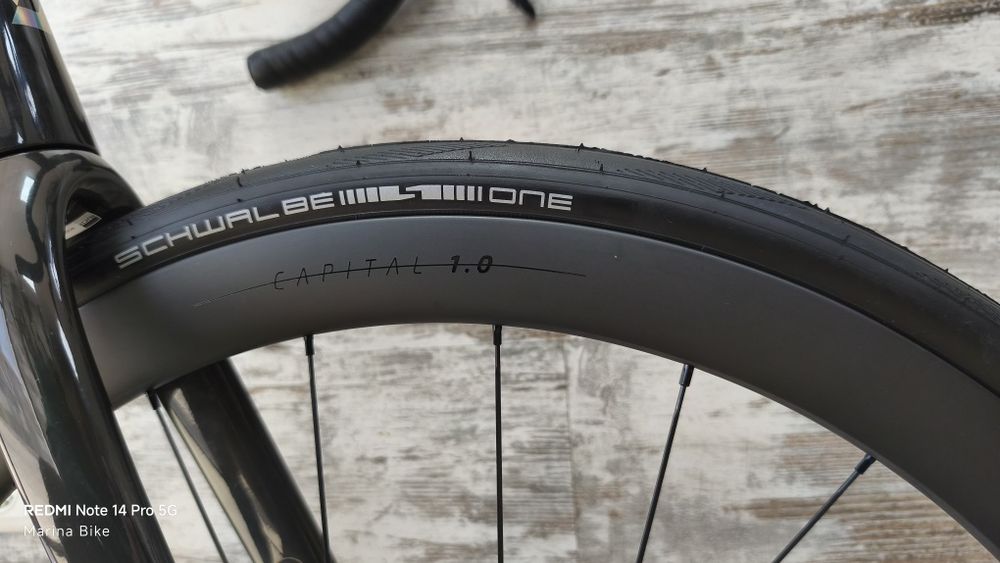 DEMO карбонов шосеен велосипед Scott Addict RC30 105 Di2 Capital 2025 | L