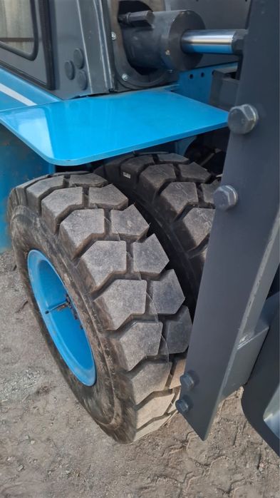 Погрузчик вилочный (Кара)