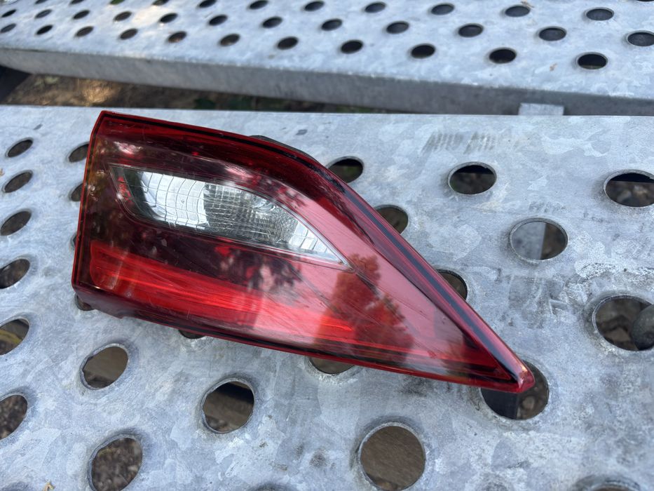 Стоп Toyota Avensis