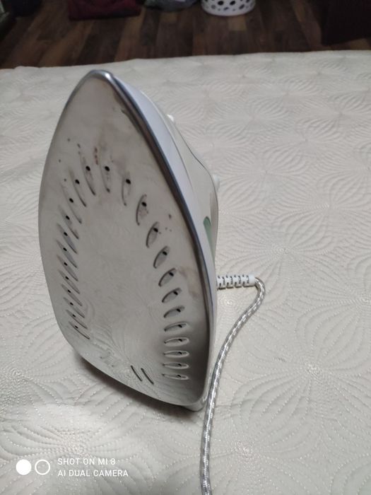 Утюг Elenberg  рабочий