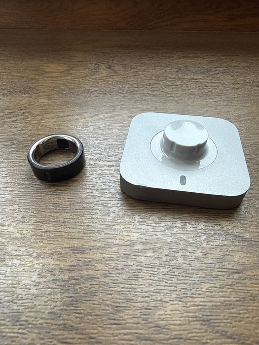 Oura кольцо срочно продам 8 размер