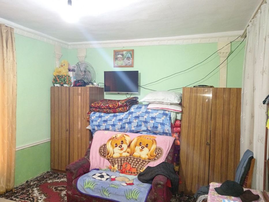 Kotta hovli yarmidan bo'lingan yer 4 honasi bor yer sotiladi