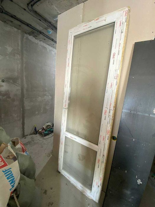 пластиковые окно и дверь