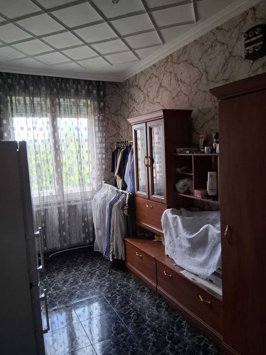 Продава етажи от къща в гр. Баня
