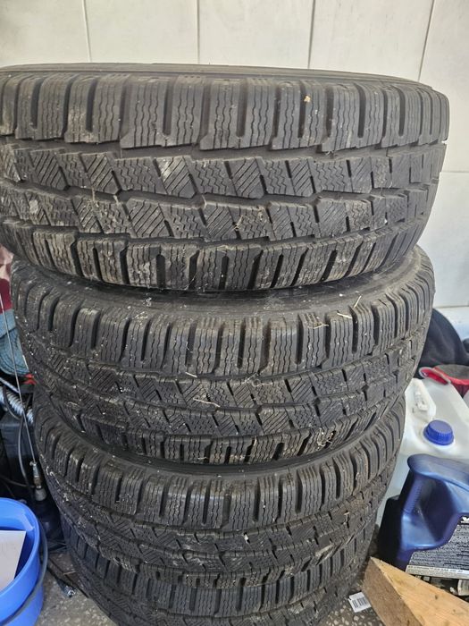 Vând Roti Iarna 235 65 16 C Mercedes Sprinter  Michelin Agilis M&S