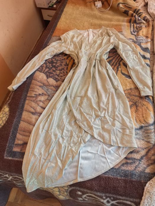 Продавам нови рокли, размери С-М