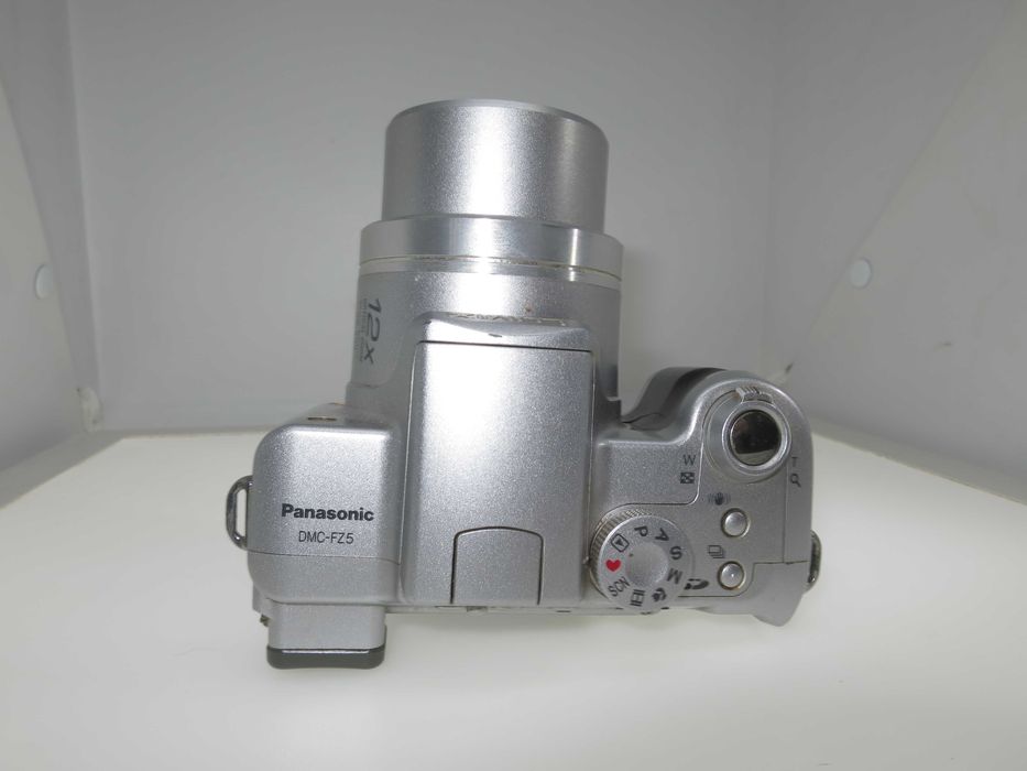 Panasonic Lumix DMC-FZ5 компактен фотоапарат с Leica ретро камера