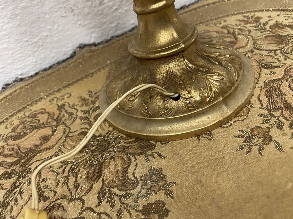 Френска порцеланова лампа с месингова основа