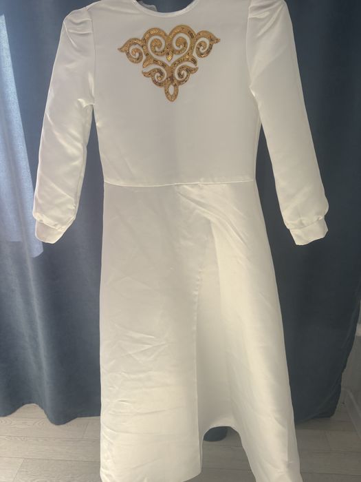 Продам платья на девочку 9,10, 11 лет