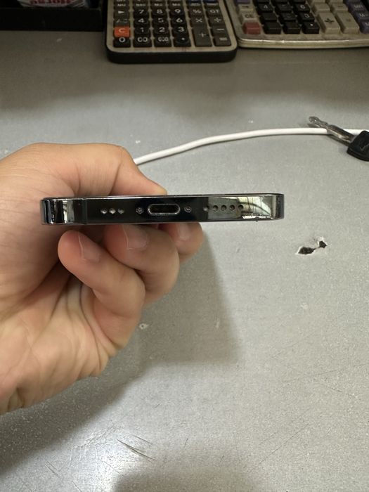 Iphone 12 pro holat idyal  arqa krshkan uzalmashkan