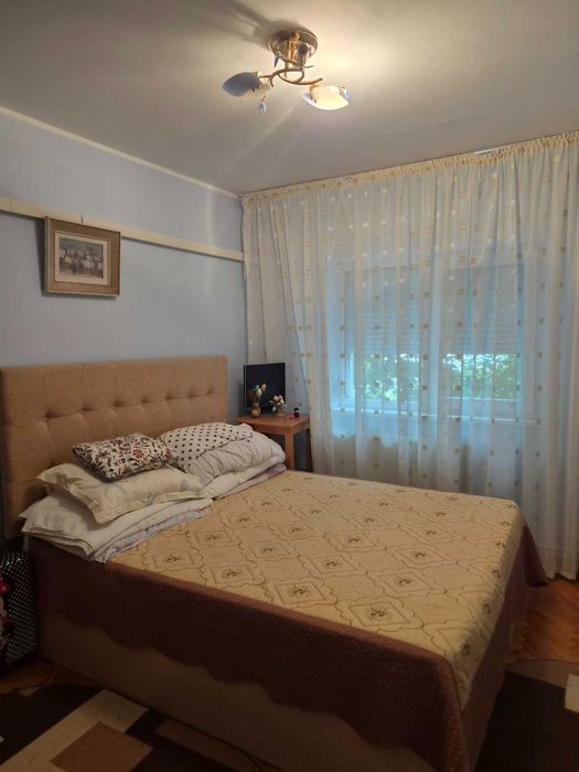 Ofer spre inchiriere apartament 3 camere la Parc Viva pe termen lung