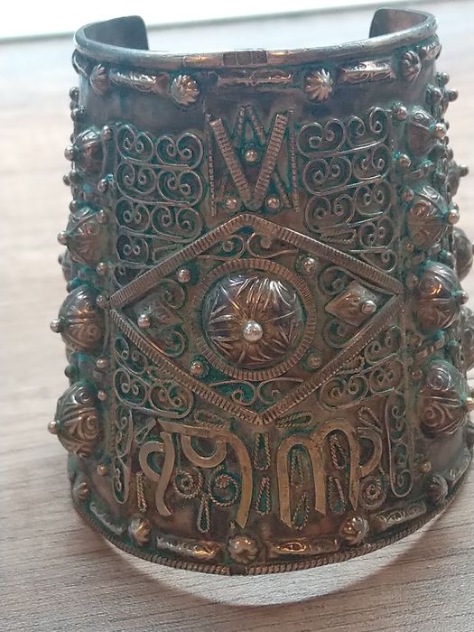 Продавам антикварна Египетска сребърна гривна единствена уникална