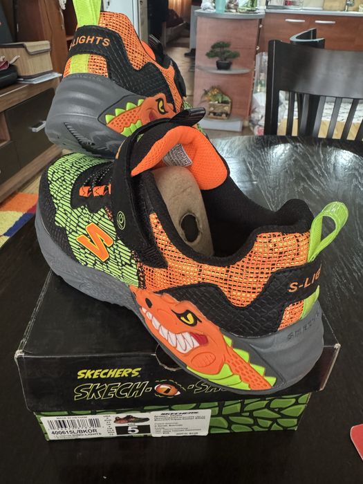 НОВИ!!!Детски Маратонки Skechers Dino lights N 37