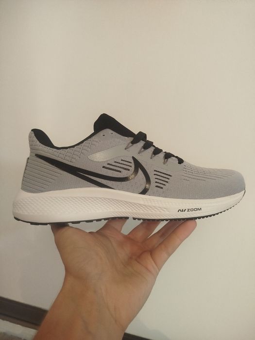 Кроссовки Nike 42 размер