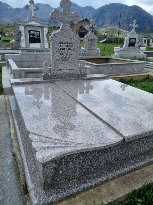 Monumente funerare, cruci marmură, granit, mozaic