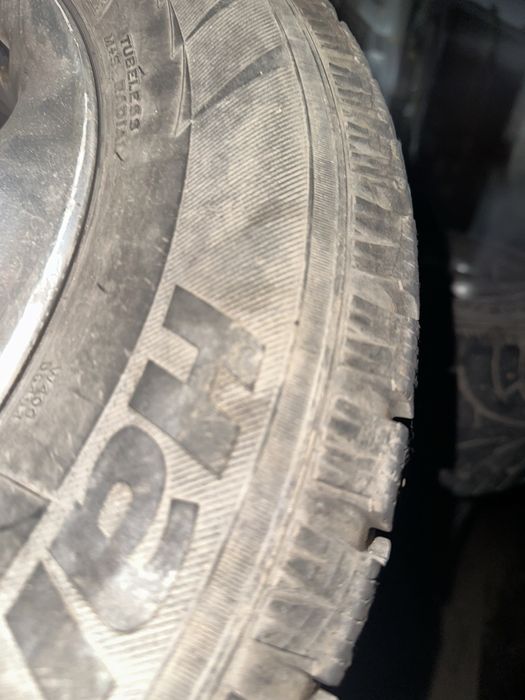 Продам шины с шипами