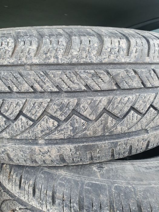 Продавам 4 бр  гуми 215/65/16-Всесезонни