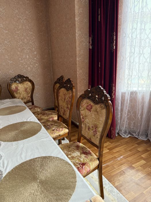 Продается стол и стулья