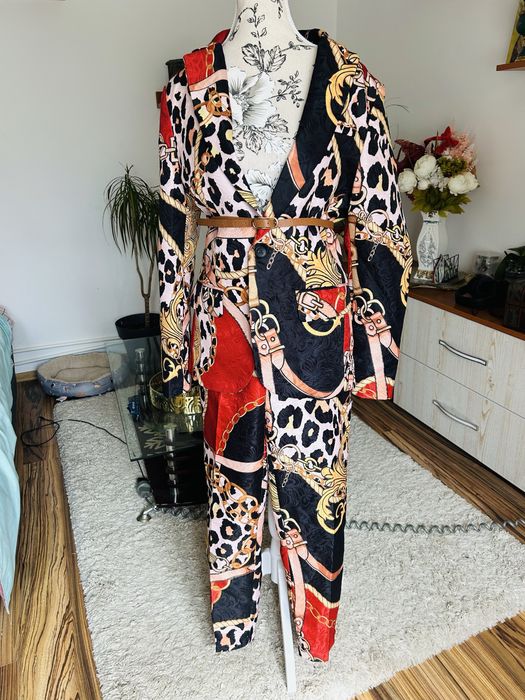 Costum Asos nou fara defecte