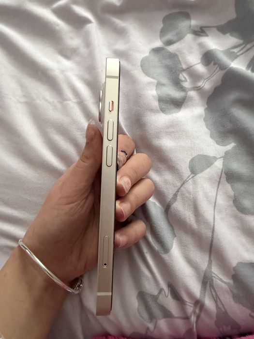 Iphone 14,foarte bun,are protectie pe ecran!Primiti la telefon 6 huse