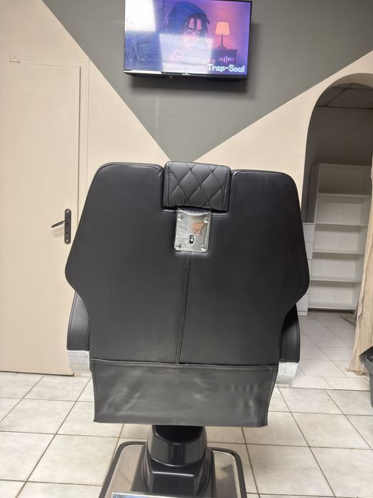 Черен бръснаркси стол