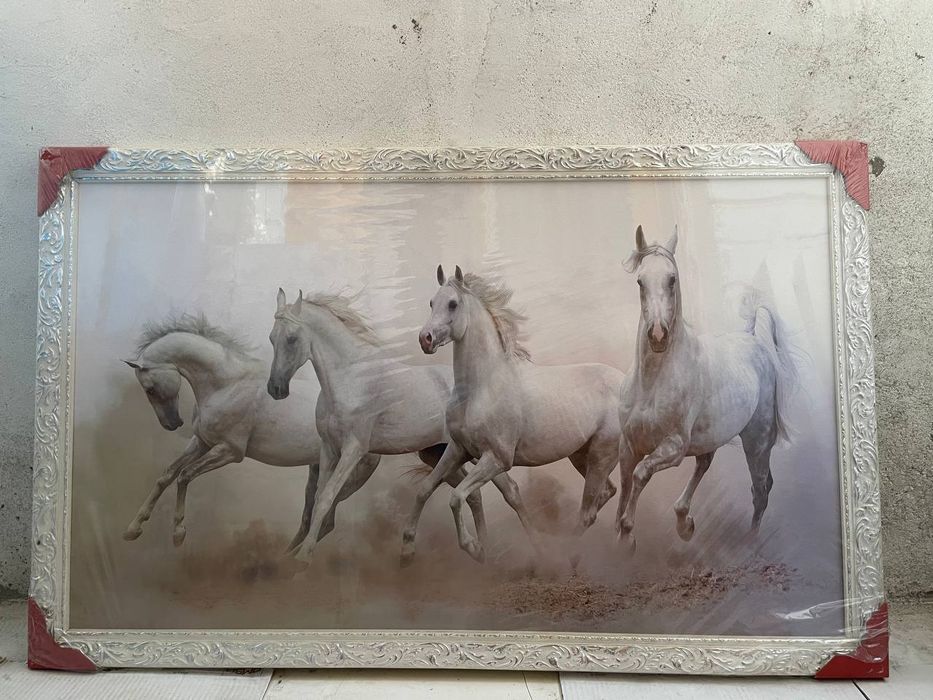 Продам картину с изображением белых лошадей