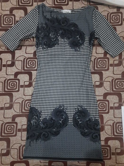 Продам женское платье (5штук)