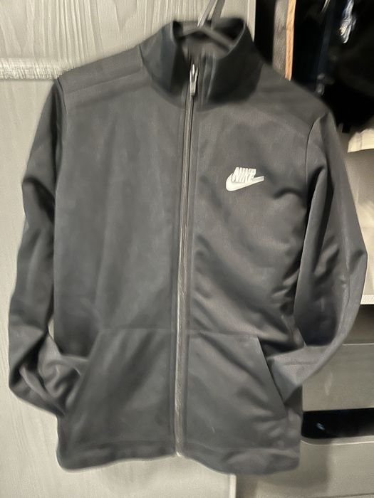 Три оригинални екипа Nike
