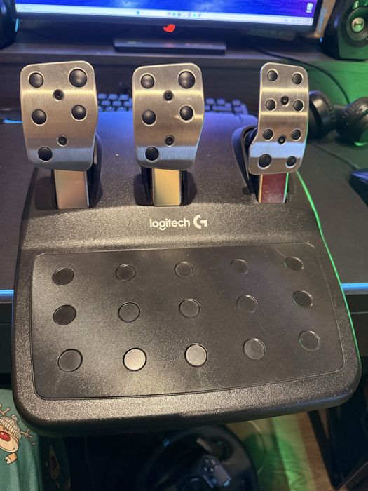 Продавам волан Logitech g29